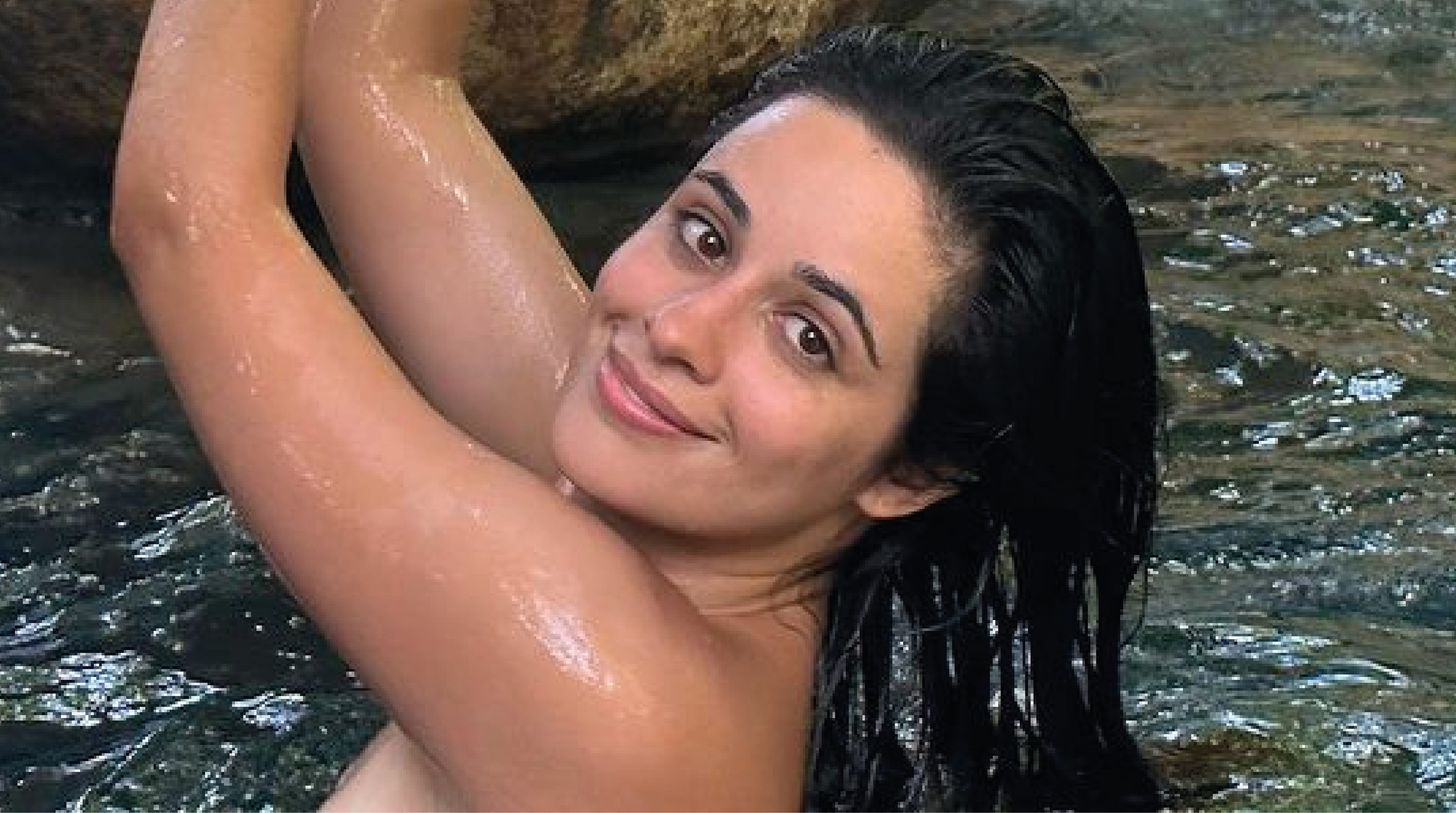 El audaz video de Camila Cabello bajo el agua, en topless y microbikini  taparrabos | TN