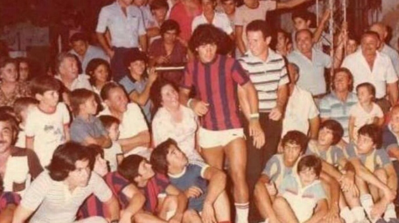 Diego maradona con online la camiseta de river