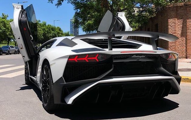 VIDEO | Un impresionante Lamborghini aceleró en las calles de Buenos Aires  | TN