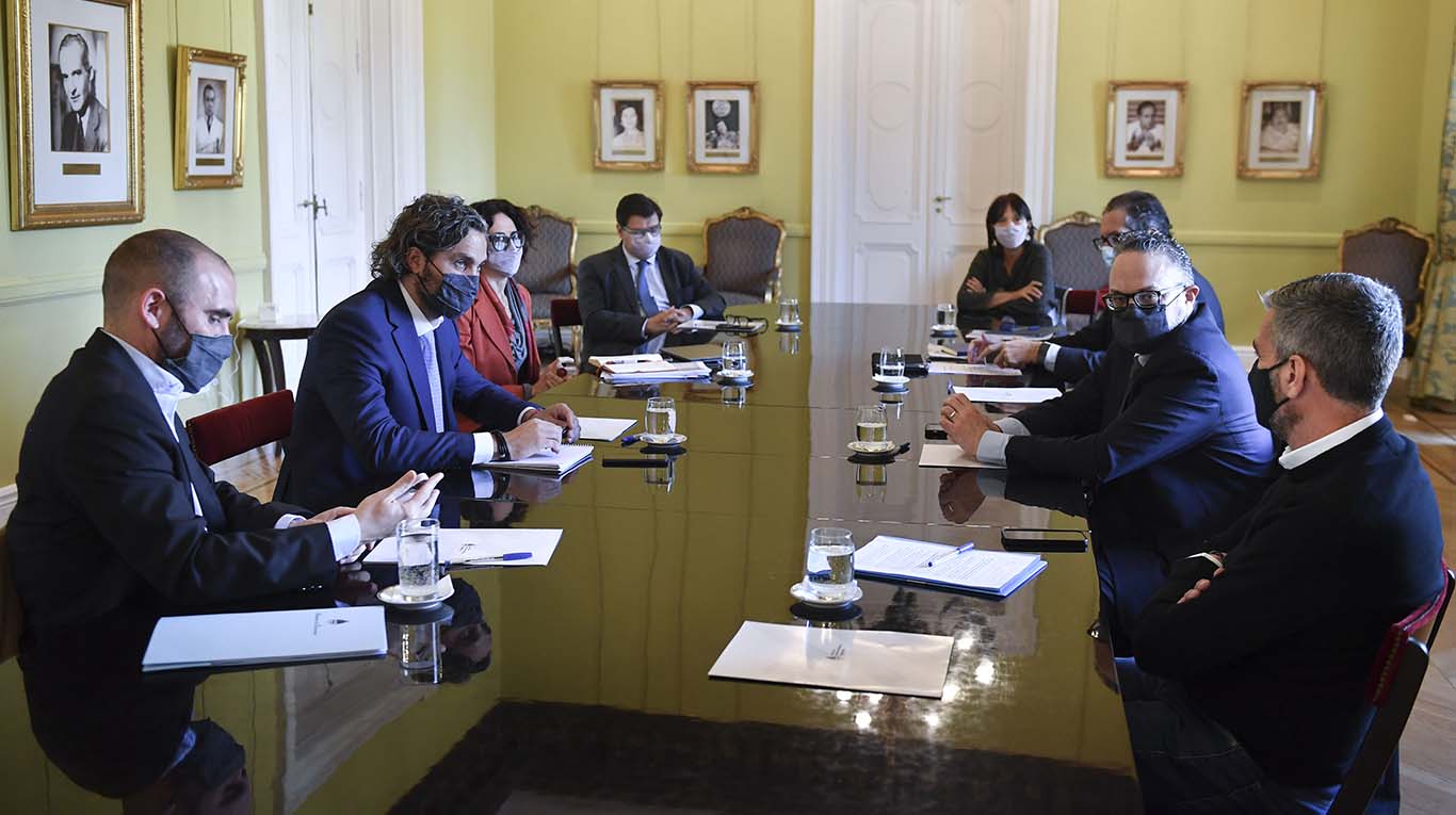 El nuevo ministro de Desarrollo Social, Juan Zabaleta (a la derecha), participó por primera vez de la reunión del Gabinete Económico. (Foto: Pablo Duberti/prensa Jefatura de Gabinete).