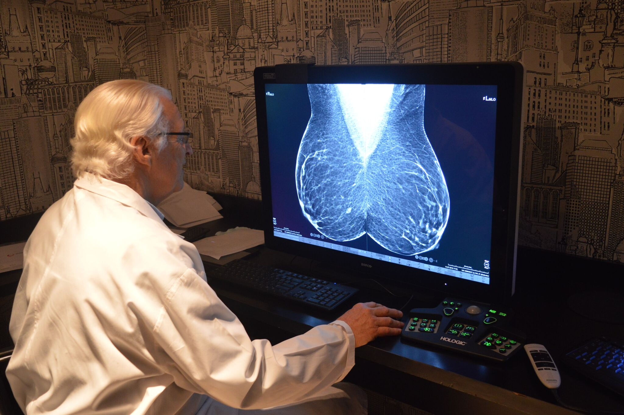 La mamografía permite ver lo que aún no se palpa y detectar cualquier indicio de cáncer de mama. (Foto: Mamotest)