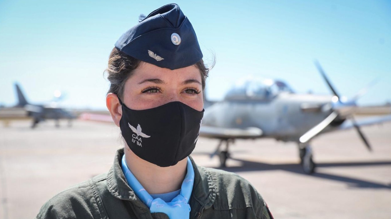 La “Capitana Marvel” cordobesa: egresó la primera mujer piloto de combate  de la Argentina | TN