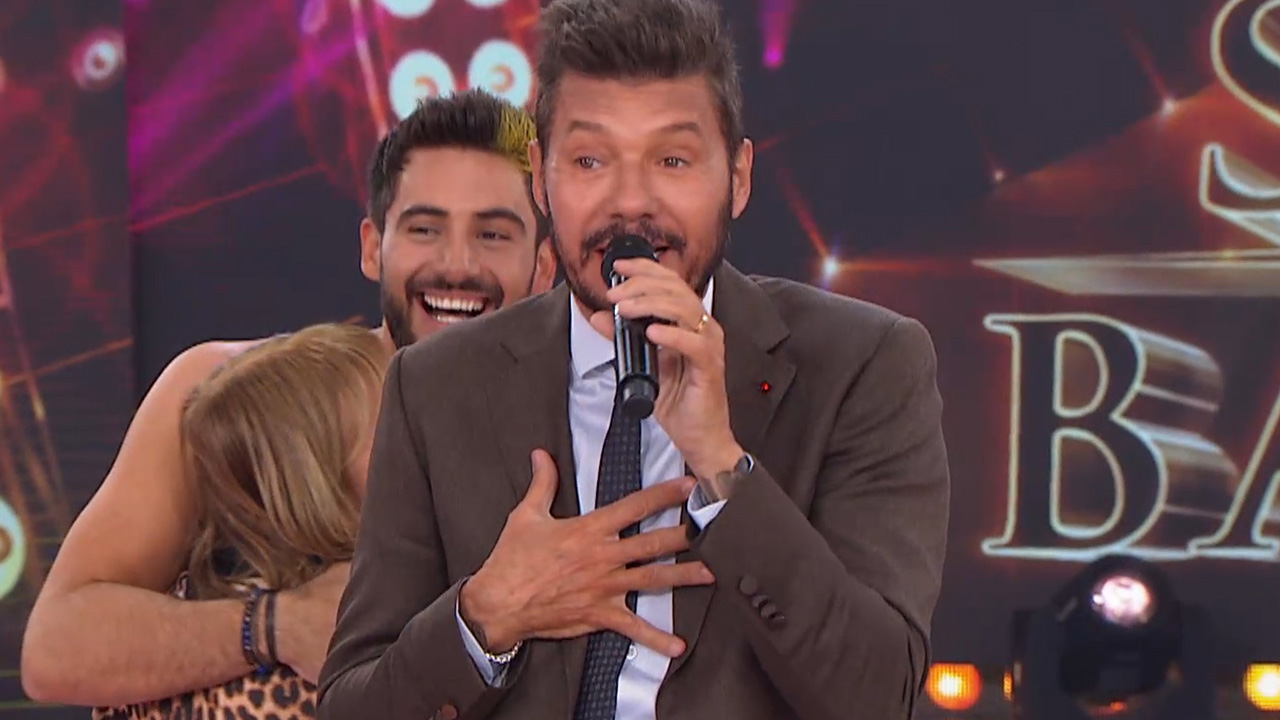 Marcelo Tinelli se pegó tremendo susto al aire cuando se le colgaron por la espalda en medio de la pista: “Te juro que se me paró el corazón”