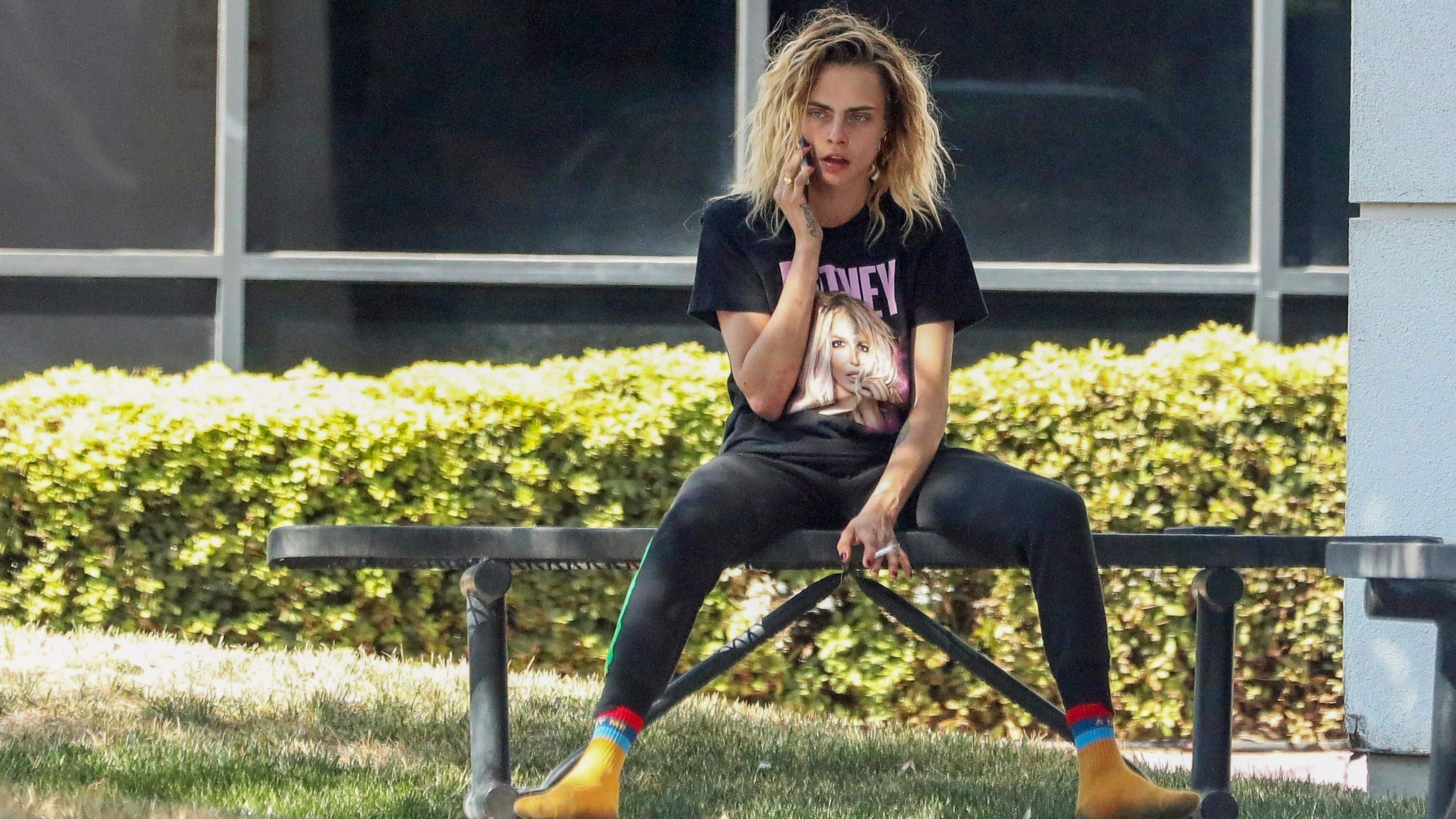 Cara Delevingne habla de sus fotos virales con un columpio sexual