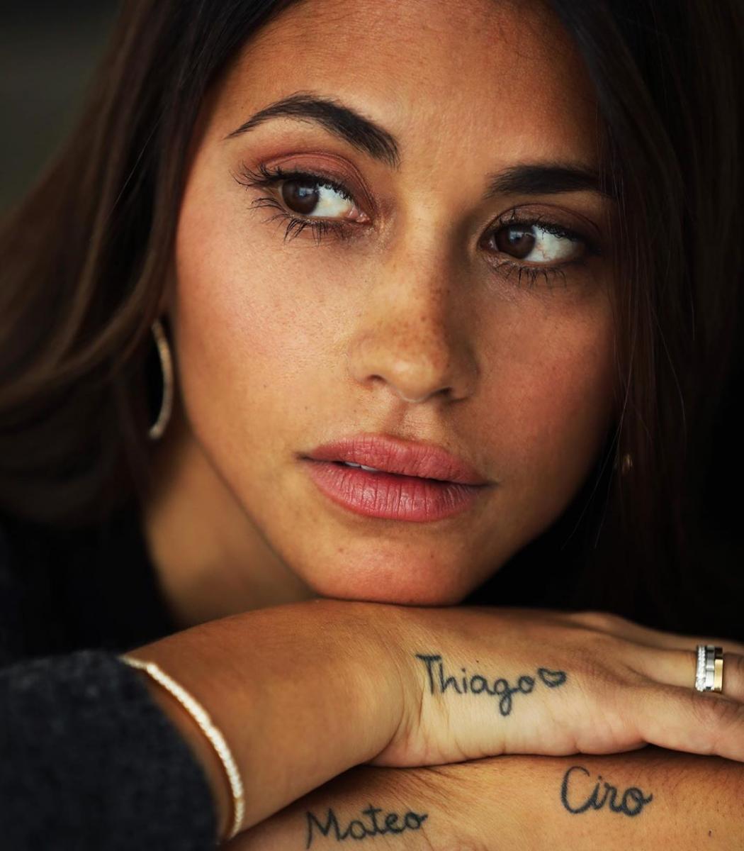 Antonella Roccuzzo mostró los tatuajes que se hizo en honor a sus tres hijos:  