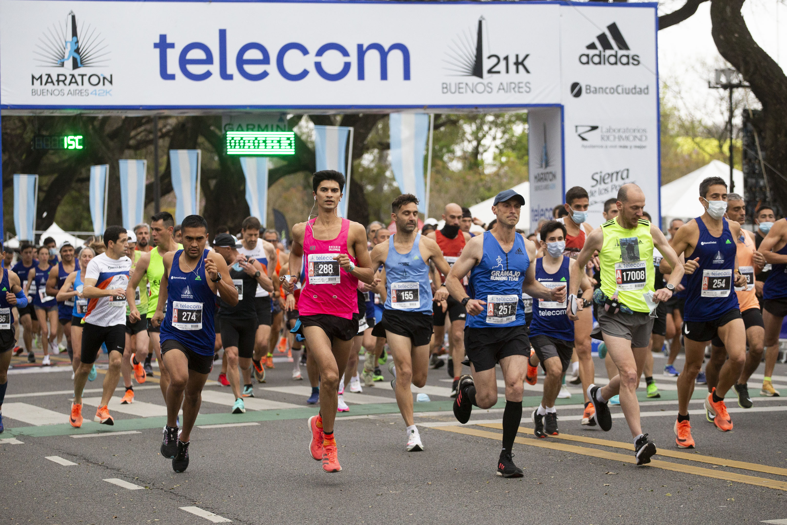 ◉ Exitoso final de la maratón de Buenos Aires que tuvo más de 13 mil participantes y llenó de color a la ciudad