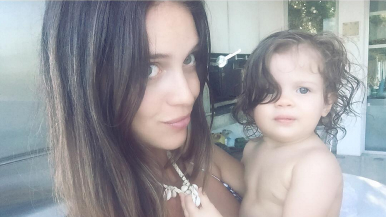 Como la tía: Zaira Nara ya le enseña a Francesca, su sobrina, como convertirse en una top model