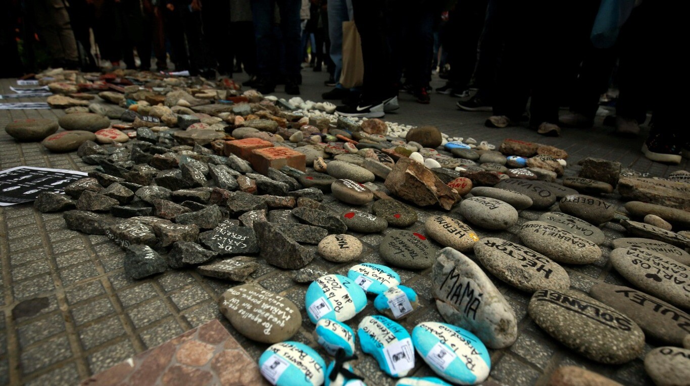 La marcha se realizó el lunes en Plaza de Mayo y en Olivos. (Foto: EFE).