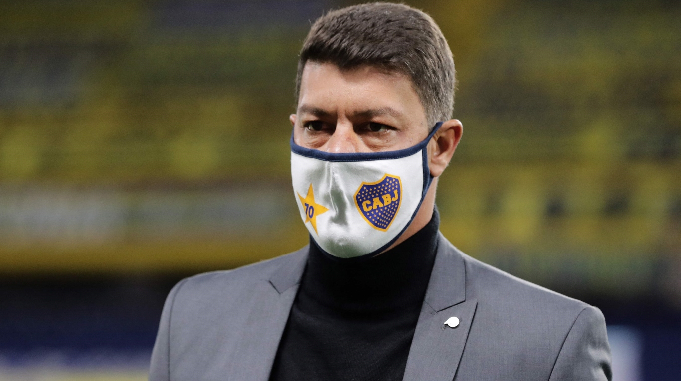 BATTAGLIA. El entrenador de Boca haría varios cambios para enfrentar a Racing (Foto: AFP).