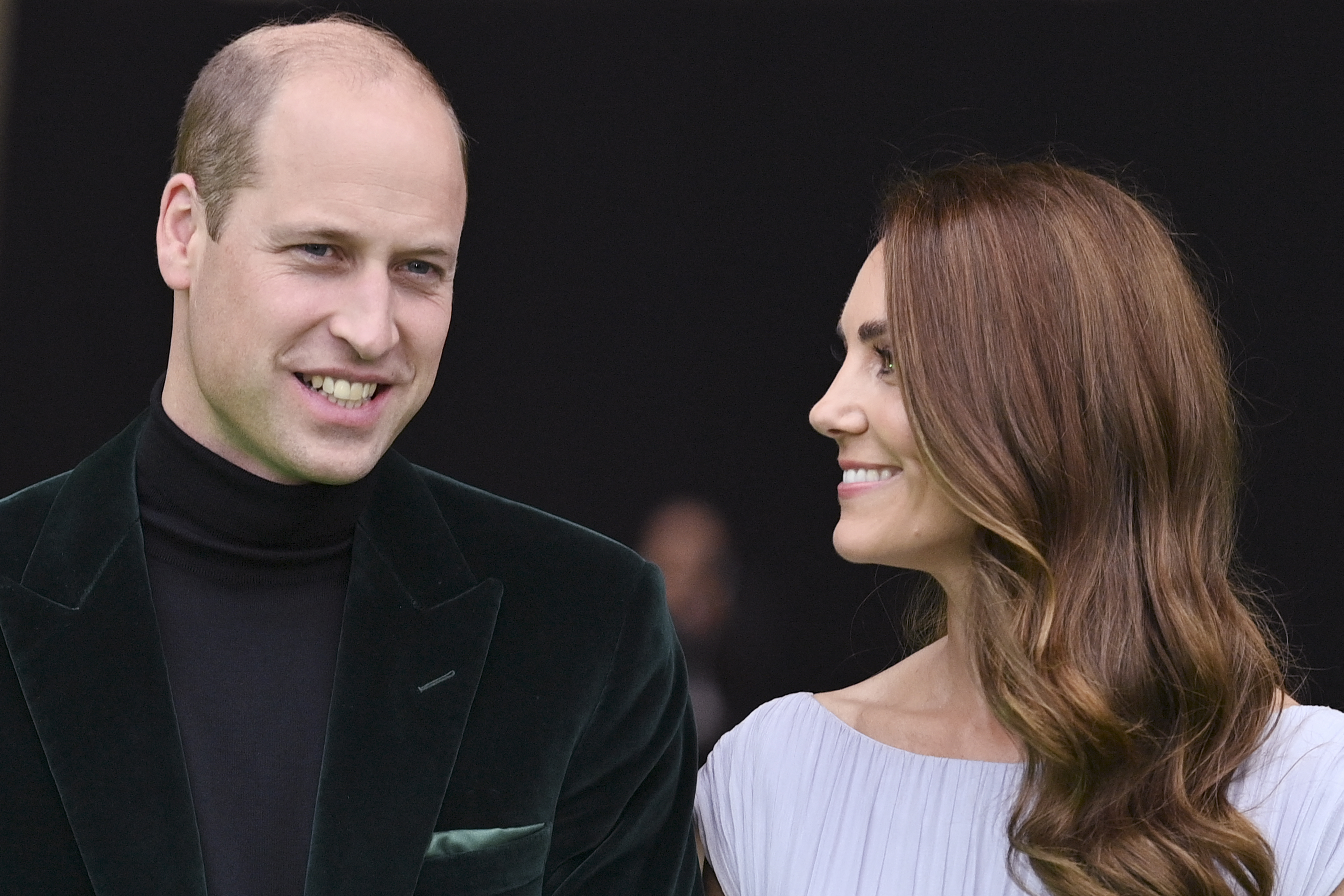 Los duques de Cambridge con looks de gala en un evento real. (Foto:JUSTIN TALLIS / AFP)