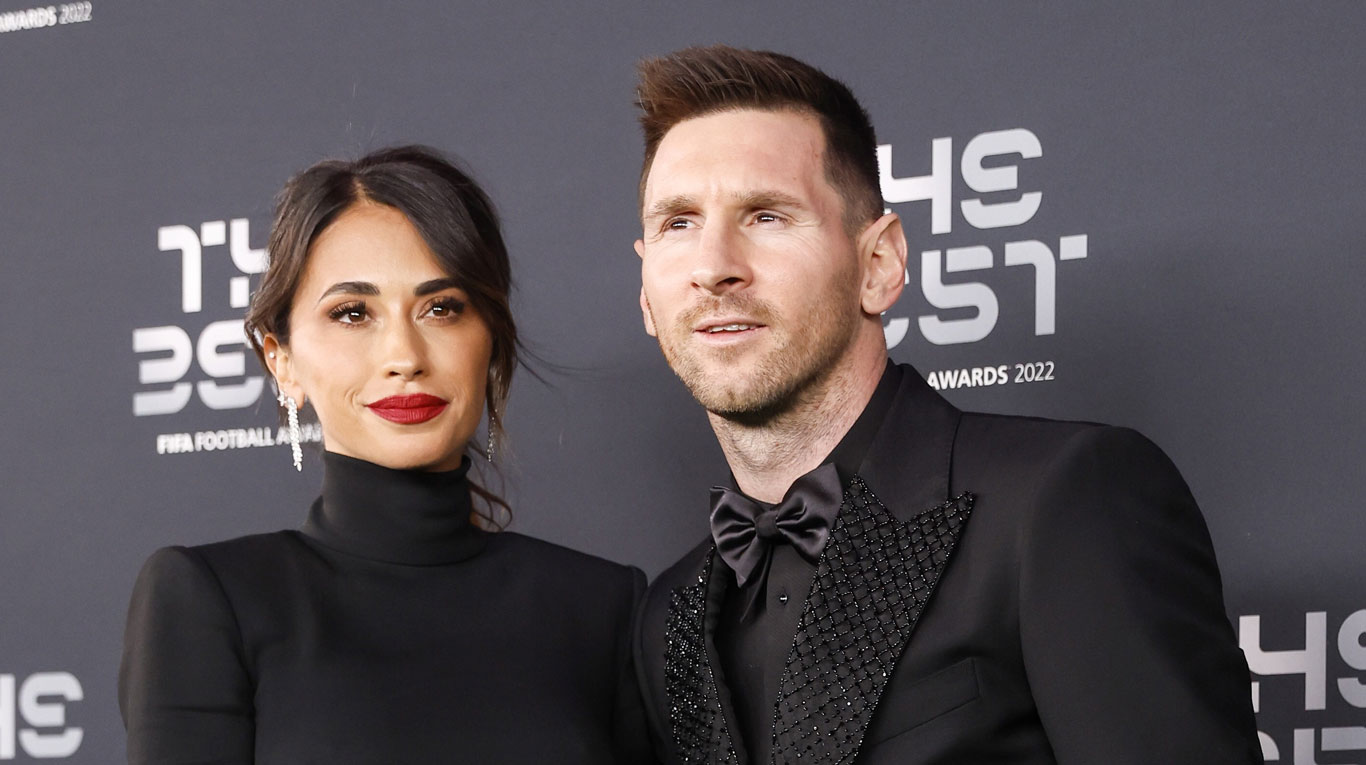 LIONEL MESSI Y ANTONELA ROCCUZZO. Celebraron en París luego de los premios The Best (Foto: AFP)