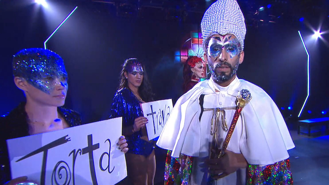 ¡Transgresor! Vestido de Cardenal, Gabo Usandivaras bailó en favor de la libre elección sexual: “Es un mensaje para la Iglesia”