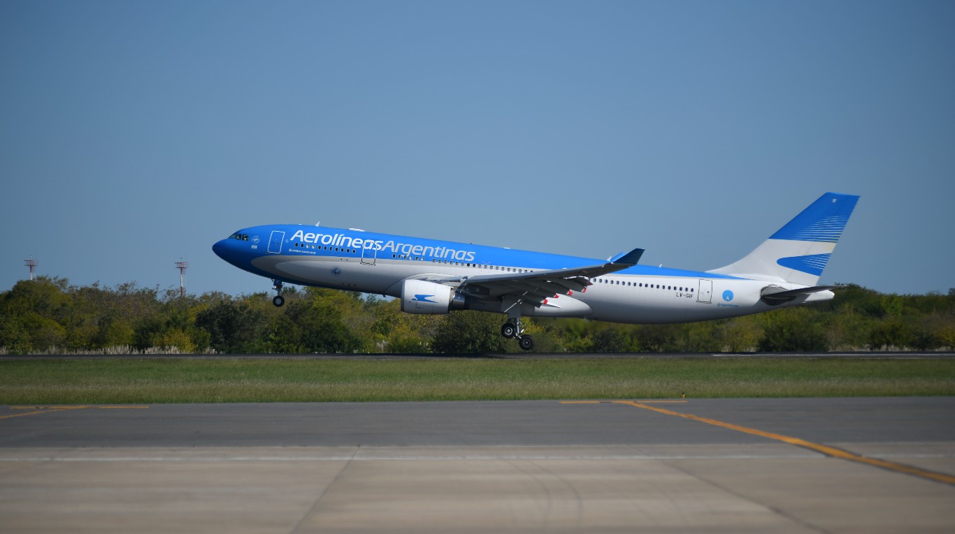 Desde Aerolíneas Argentinas aseguraron que restablecer la conectividad aérea con Uruguay será muy importante tanto para el segmento corporativo como el vacacional. (Foto: Juan Vargas/NA)
