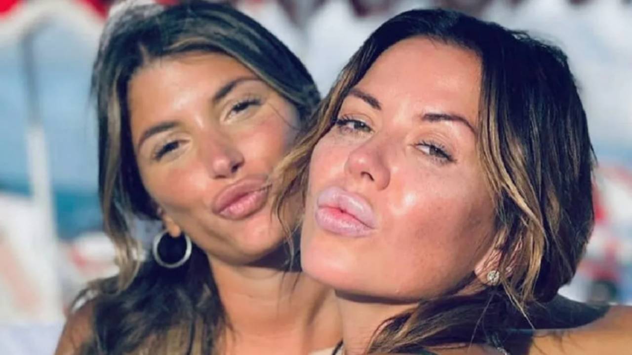 Karina Jelinek fue eliminada por la hermana del grupo de WhatsApp de su  familia por su relación con Flor Parise: 