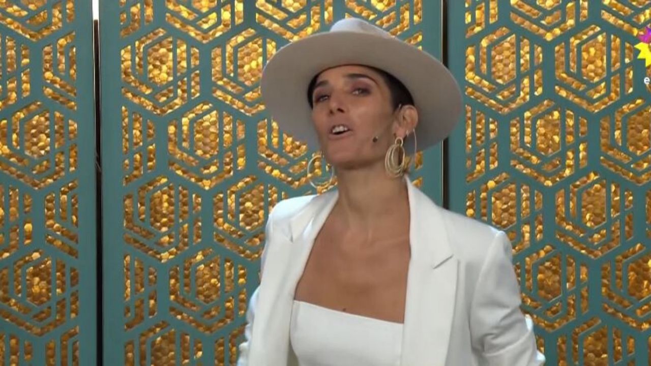 Juana Viale impactó con su look con sombrero incluido 