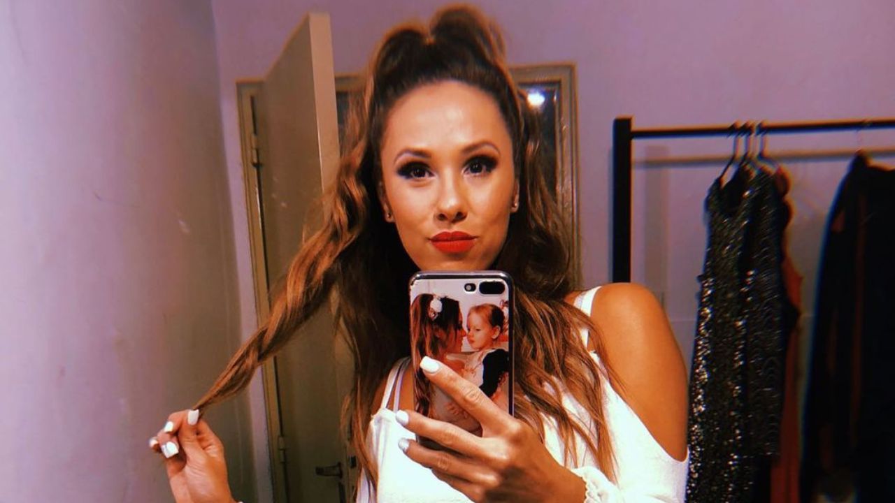 Barby Silenzi fue interrumpida por la pequeña Abril cuando grababa un video  de alto voltaje: “Cuando te estás haciendo la linda y llega tu hija” |  eltrece