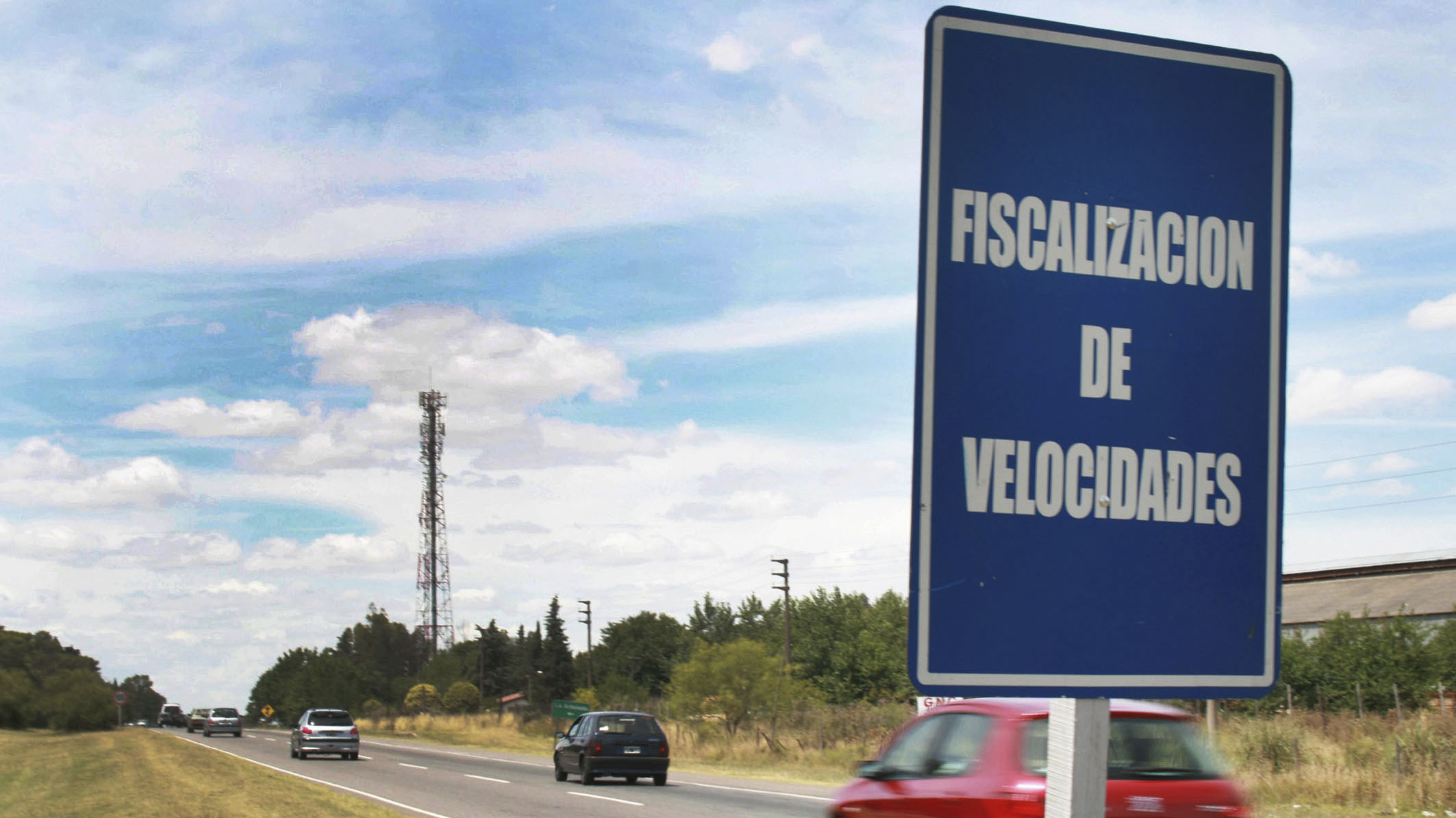 La autovía 2 y las rutas al Partido de la Costa son de los corredores con más radares para fiscalizar la velocidad en la provincia de Buenos Aires. (Foto: NA)