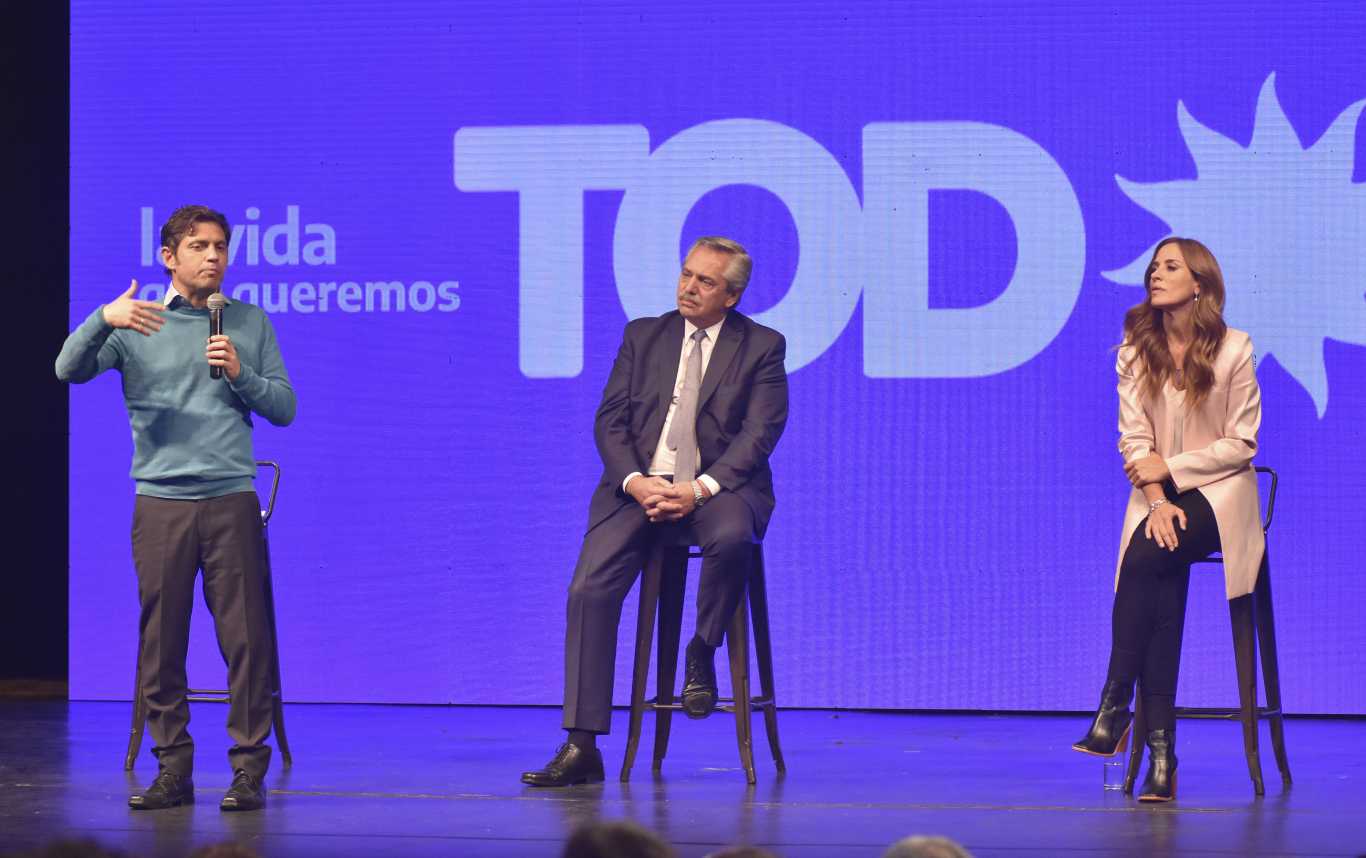 Axel Kicillof junto con el presidente Alberto Fernández y la candidata Victoria Tolosa Paz. Créditos: NA.