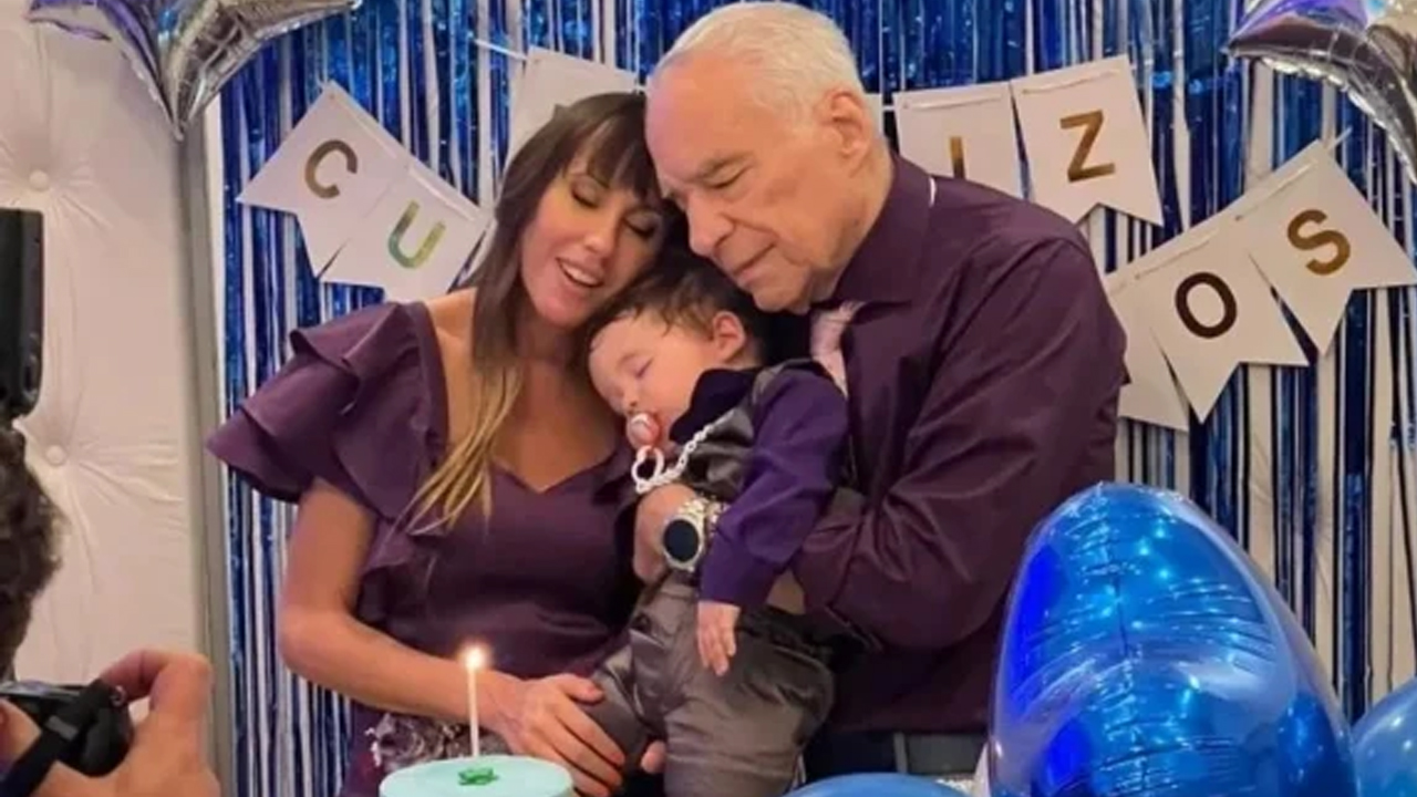 Alberto Cormillot y Estefanía Pasquini celebraron el primer año y el bautismo de su hijo Emilio. Foto: Instagram