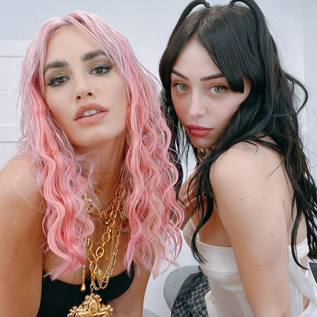 Lali Espósito y Nicki Nicole se vistieron igual pero en distinto color | TN