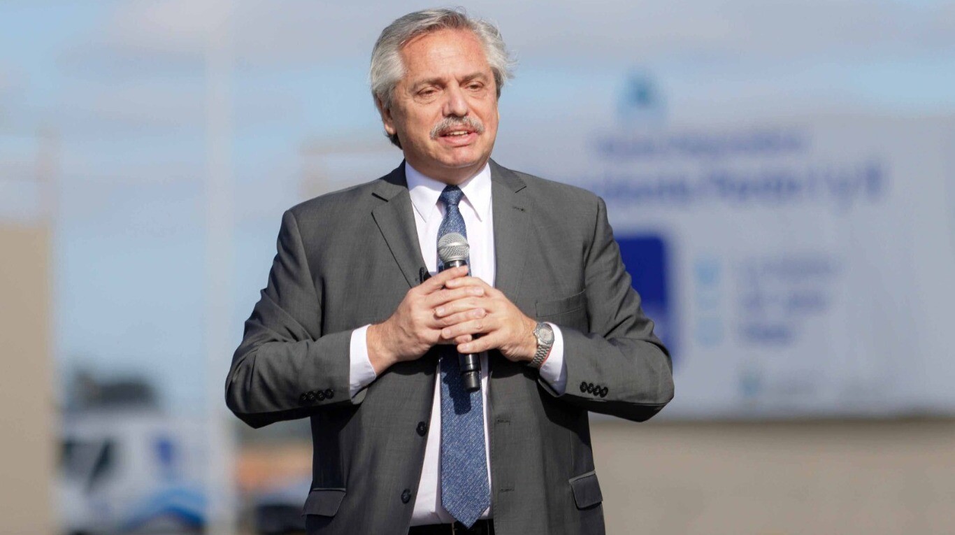 El presidente Alberto Fernández, durante un acto en Guernica (Foto: NA).