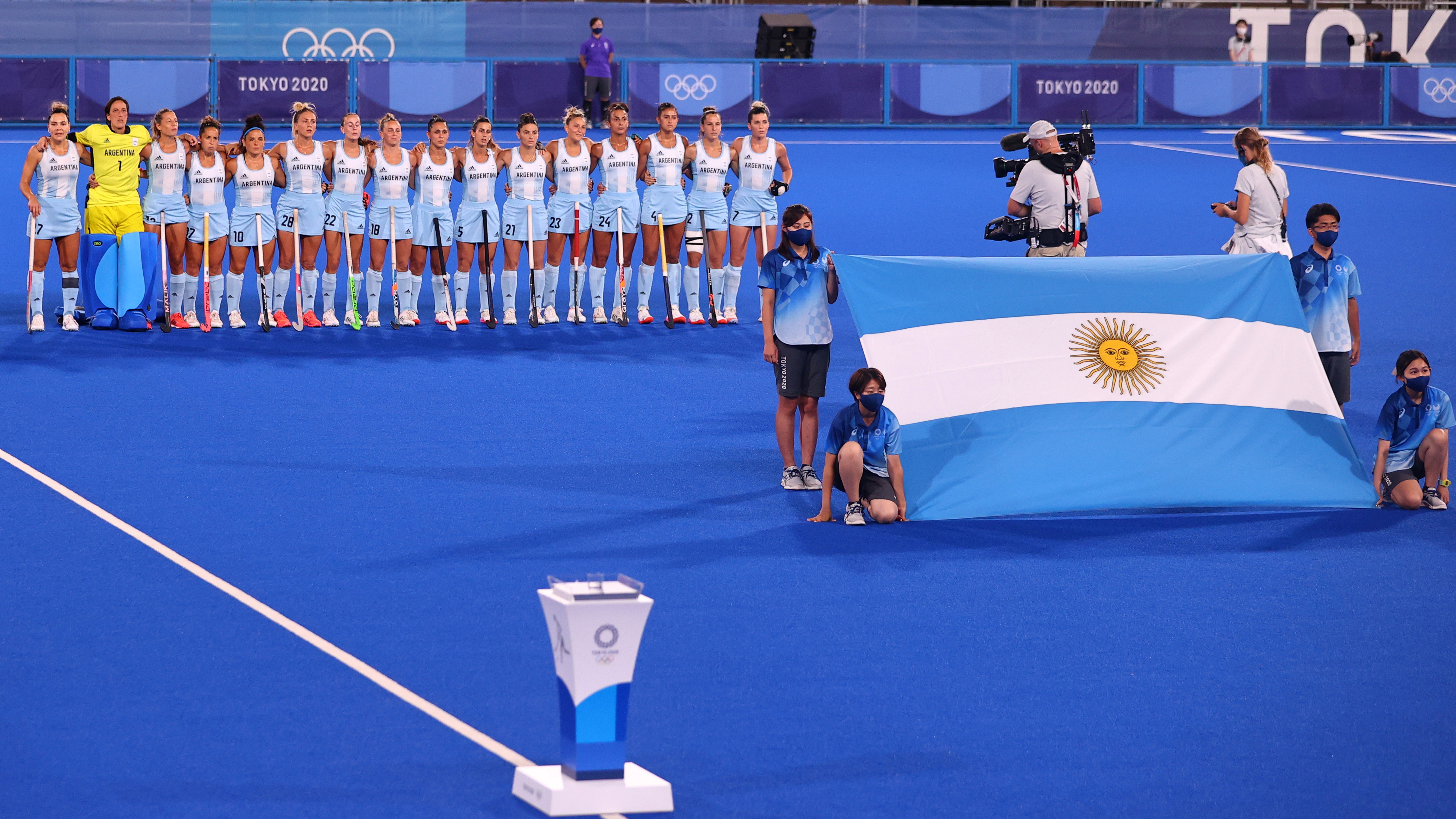 Tokyo 2020 Olympics - Hockey - Women - Gold medal match - Netherlands v Argentina - Oi Hockey Stadium, Tokyo, Japan - August 6, 2021. Players of Argentina sing their national anthem. REUTERS/Hamad I Mohammed