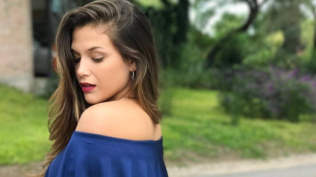 ¡Lo hizo de nuevo! Barbie Vélez lució un escotazo y lo mostró con una selfie súper ratonera