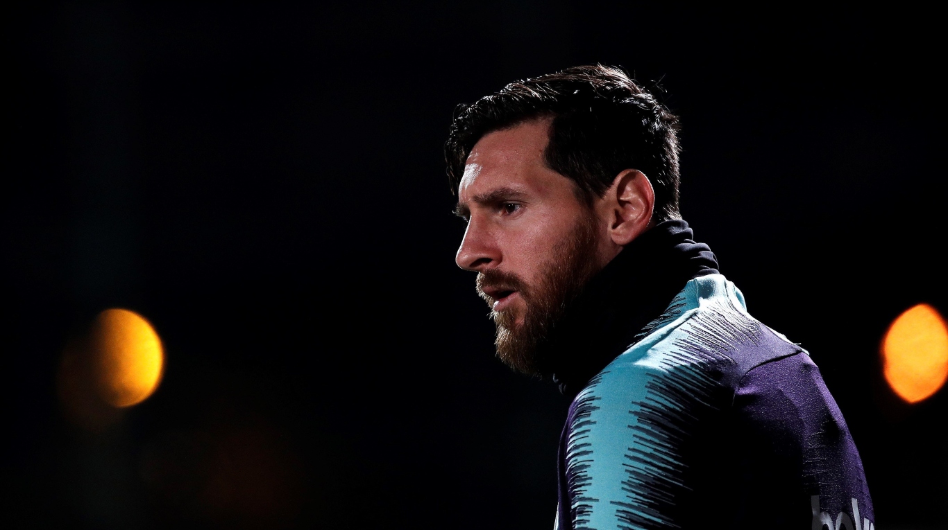 Fotografía de archivo del 09/01/2019 del entonces delantero argentino del FC Barcelona, Leo Messi, durante un entrenamiento en la ciudad deportiva Joan Gamper de Barcelona. Lionel Messi no renovará por el Barcelona, según anunció este jueves el club catalán, que atribuye a "obstáculos económicos y estructurales" la imposibilidad de firmar un nuevo contrato. EFE/ Alejandro García