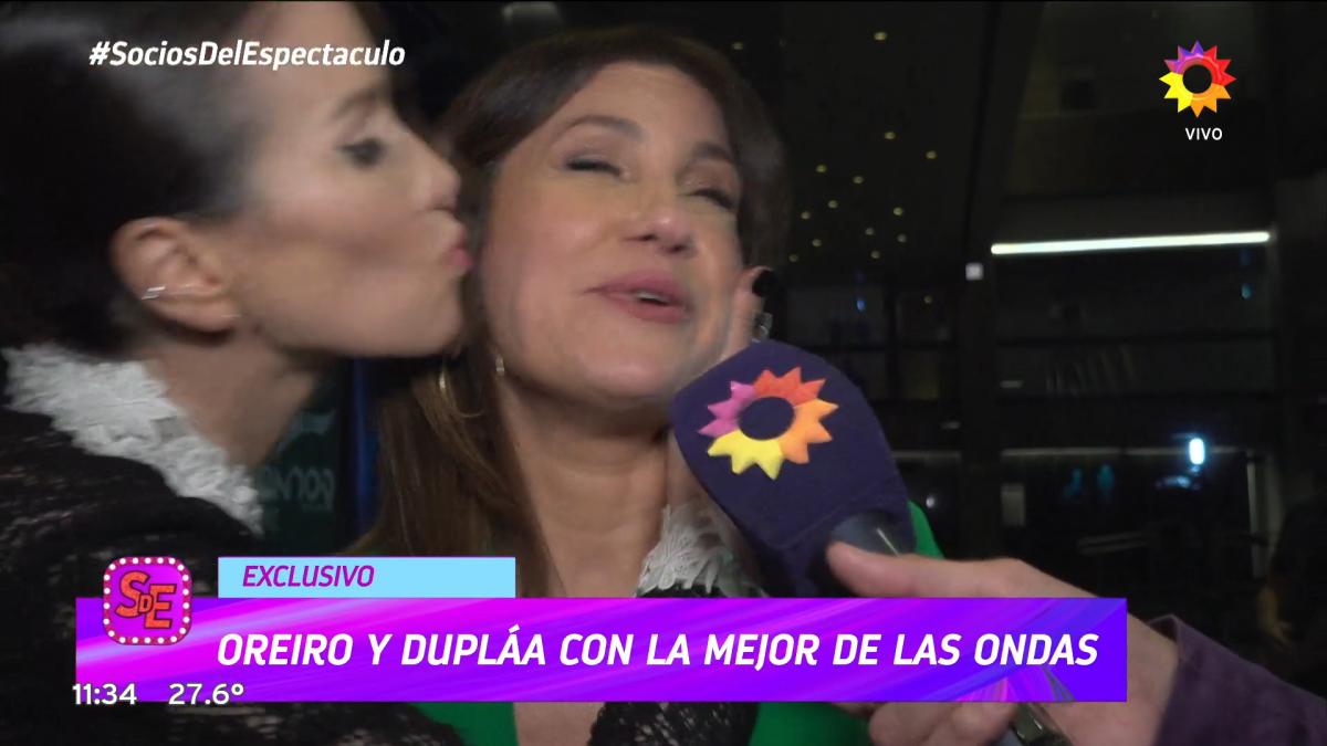 Natalia Oreiro le estampó un beso en vivo a Nancy Dupláa / foto eltrece