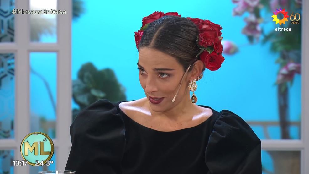 Juana Viale sorprendida con el look de un invitado 