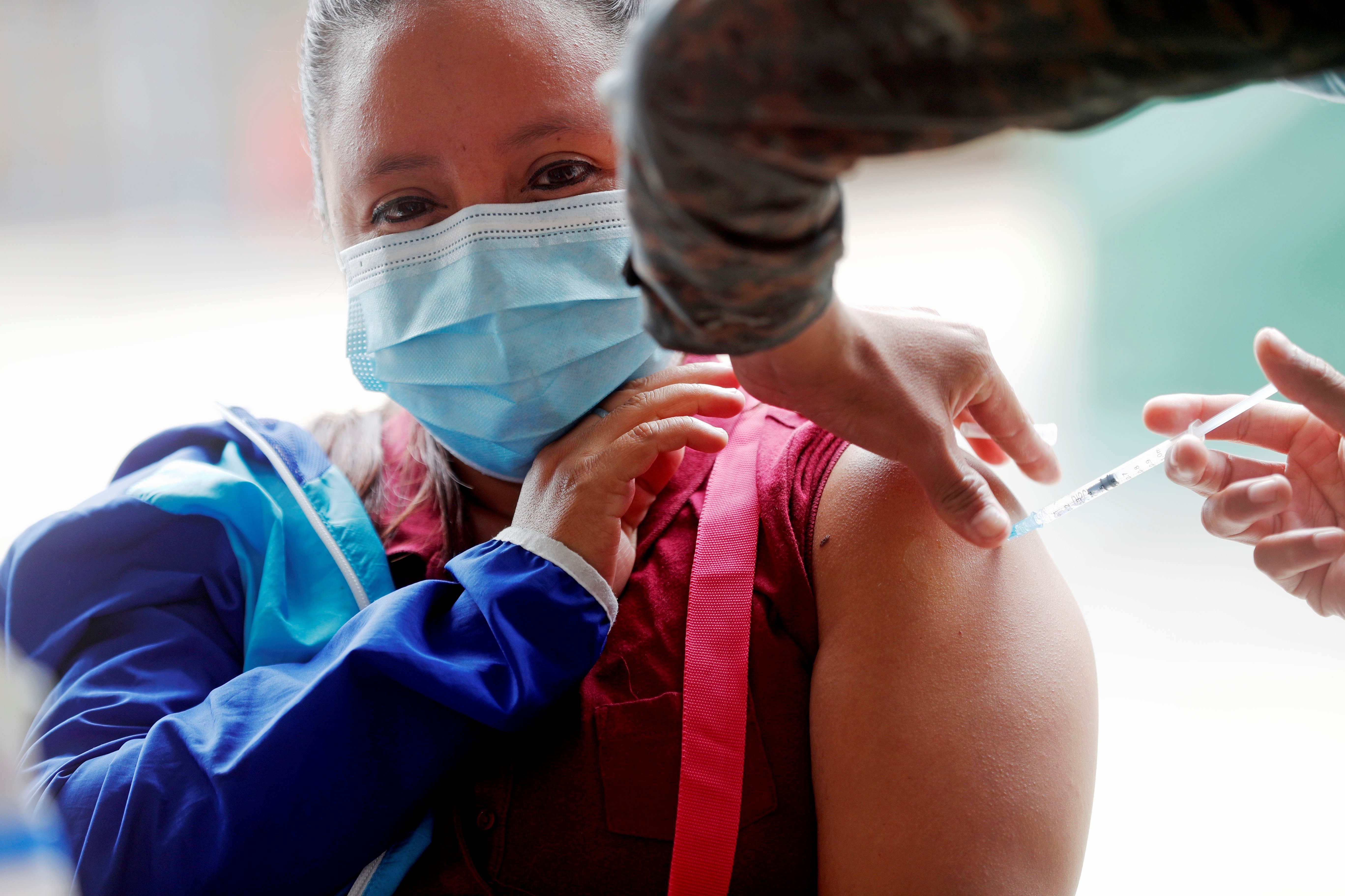 La variante Delta es la principal causa de los nuevos contagios en los no vacunados. (Foto: EFE)
