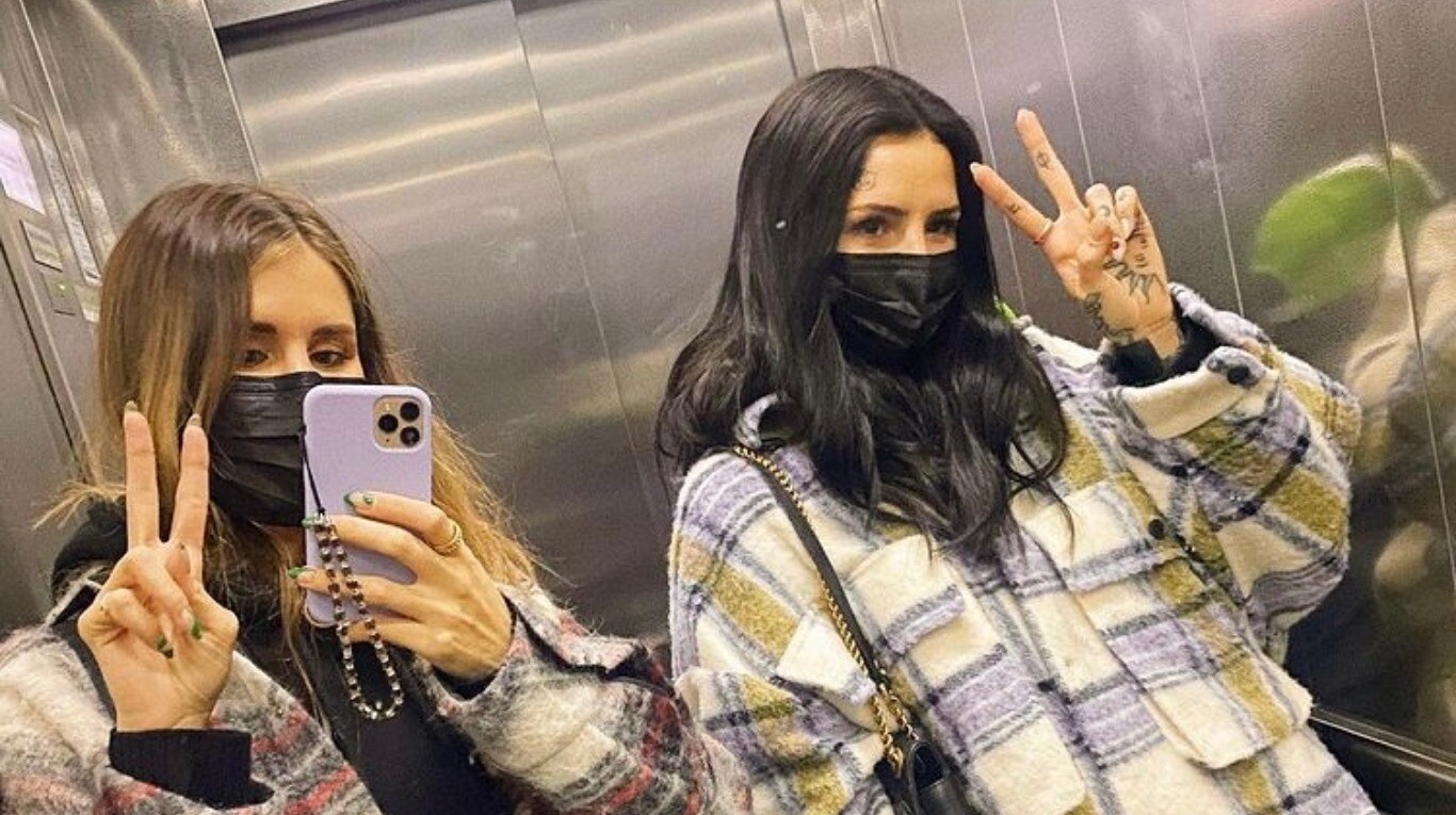 Cande y Mica Tinelli coincidieron sin saberlo en el ascensor con la misma apuesta de moda. (Foto: @micatinelli)