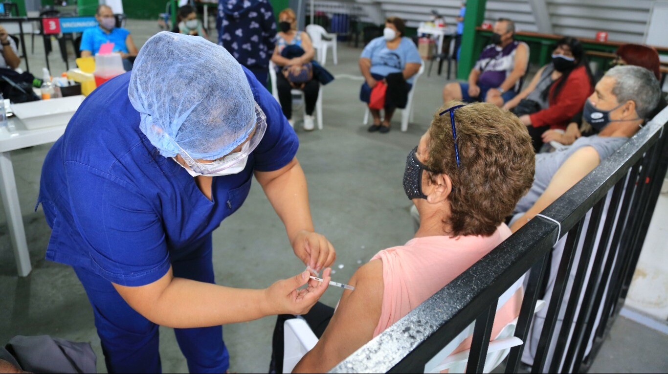 Los argentinos que fueron vacunados en el exterior podrán validar que fueron inoculados (Foto: NA).