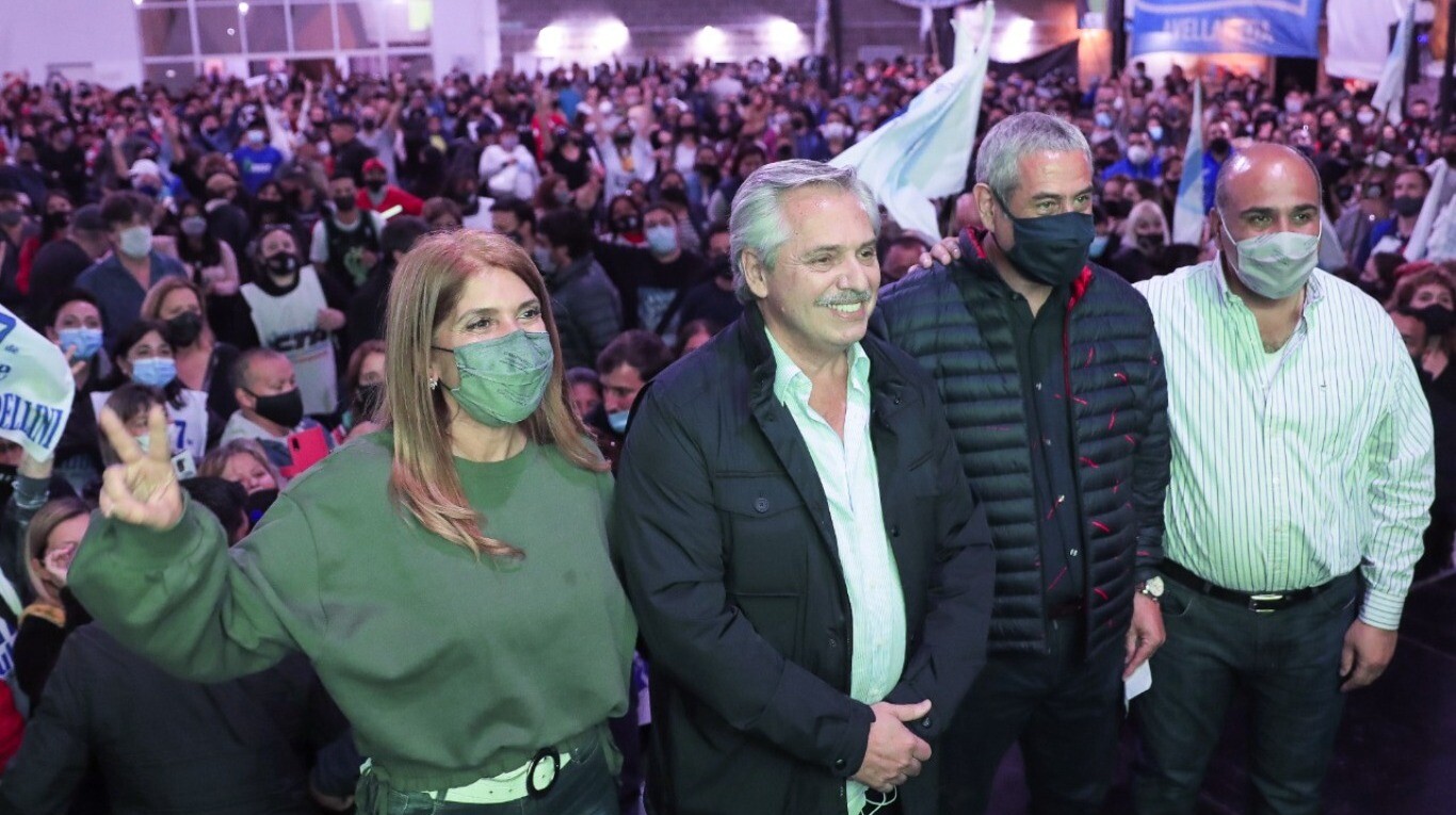 Manzur junto al presidente Alberto Fernández en un acto en Avellaneda. Créditos: Facebook - Juan Manzur.