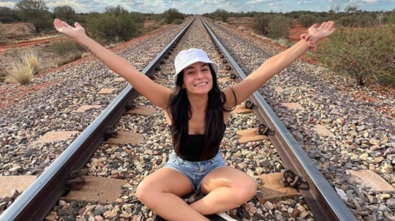 Una joven contó cuántos dólares gana por día trabajando en una granja en Australia. (Foto: Instagram/@valeriaporahi)