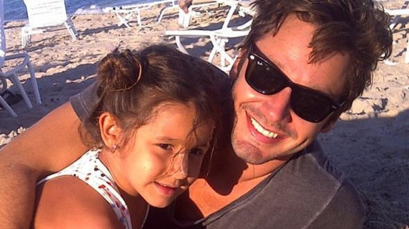 El actor chileno junto a la nena, que murió cuando tenía 6 años. (Foto: Instagram/@benjavicunamori)