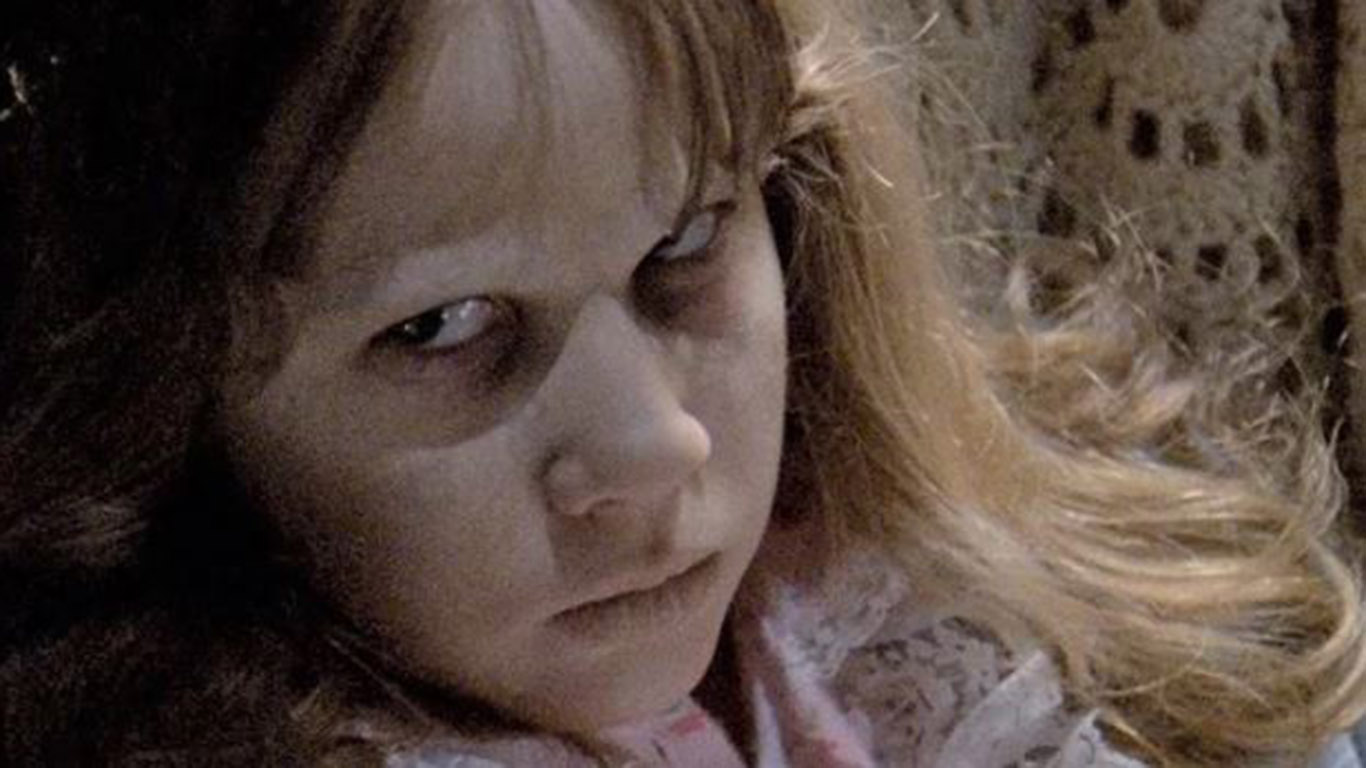Linda Blair como Regan MacNeil, la nena poseída de "El exorcista". (Foto: Warner).