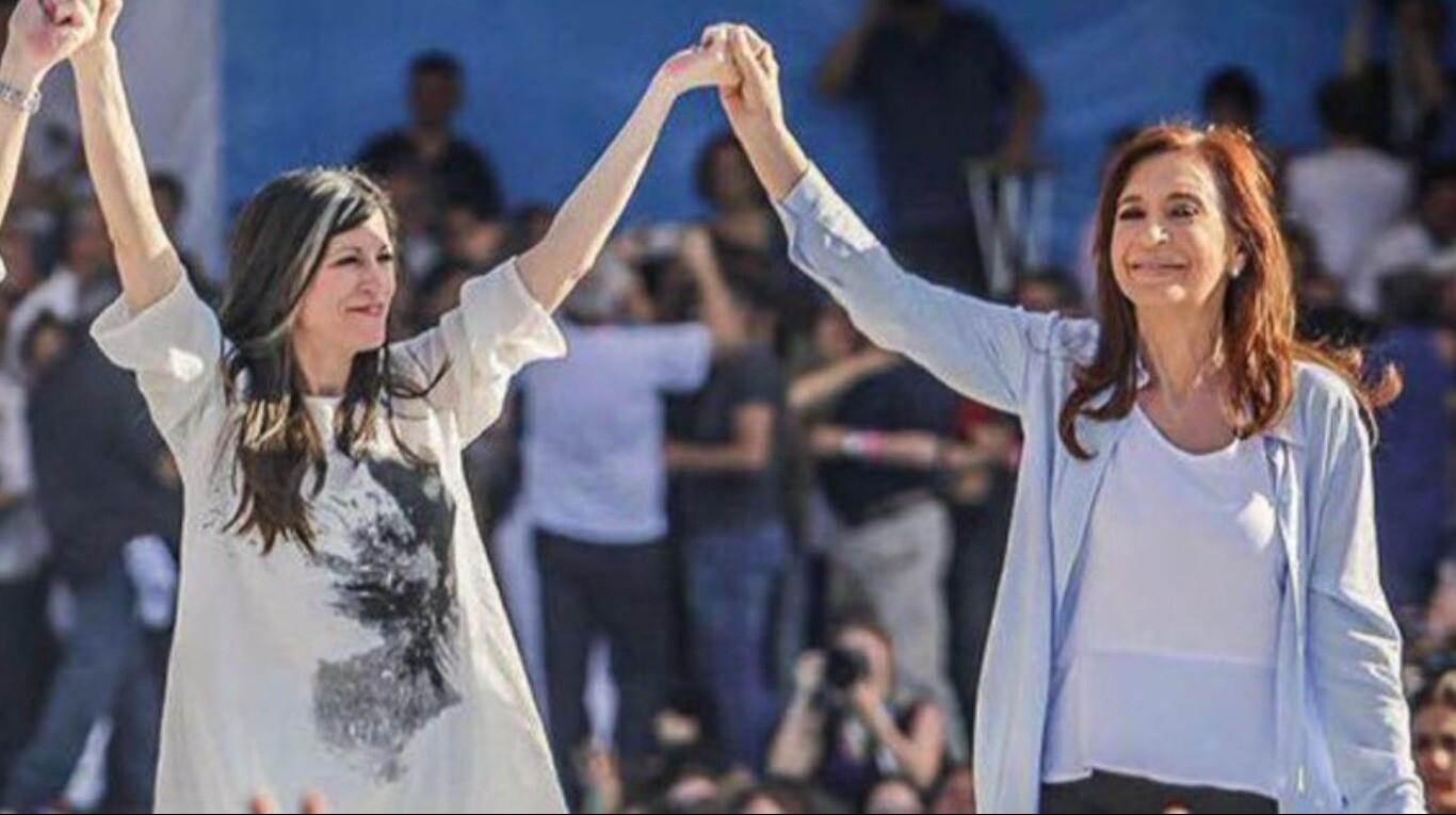 Fernanda Vallejos junto a CFK, su jefa política. Foto: Télam