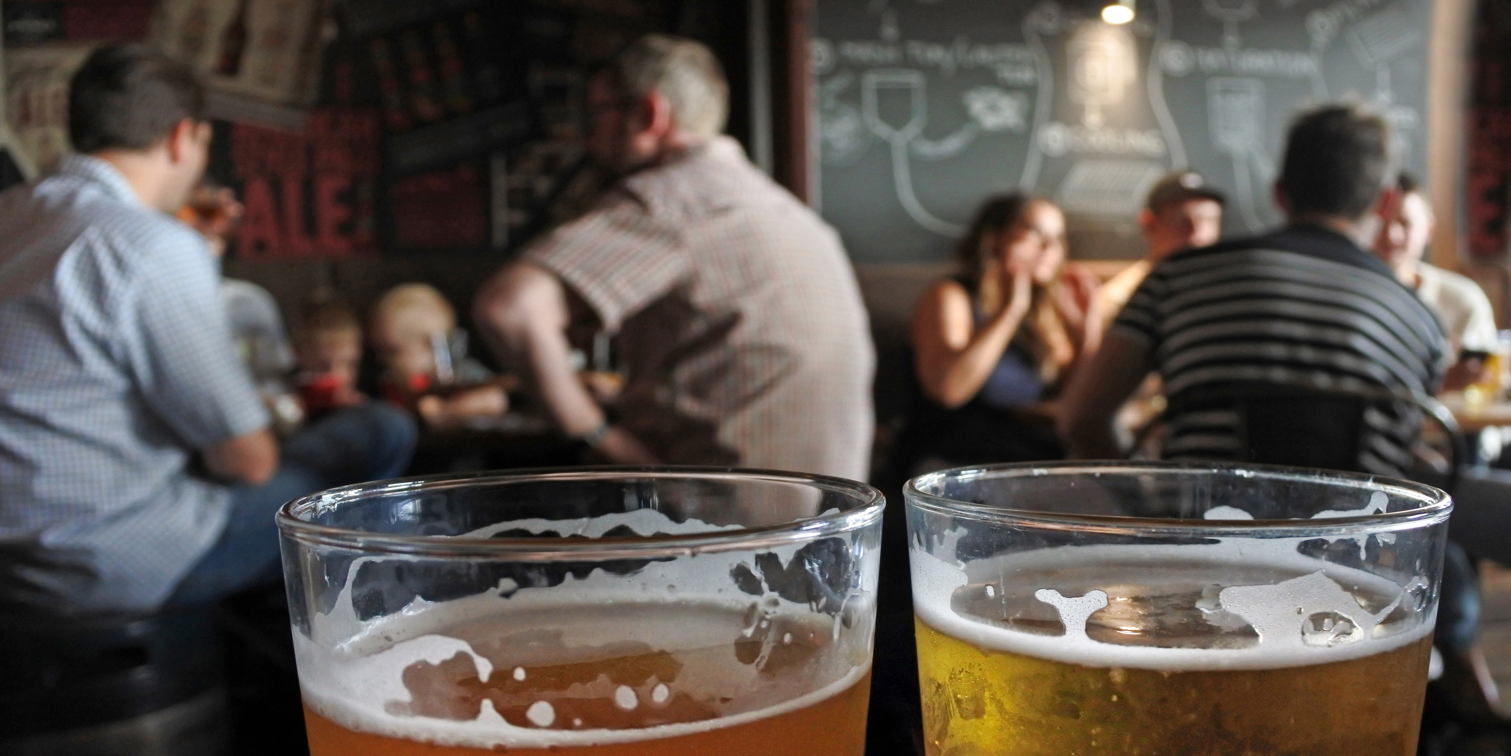 El consumo nocivo de alcohol mata a más de 3 millones de personas al año, en su mayoría hombres. (Foto: Adobe Stock)