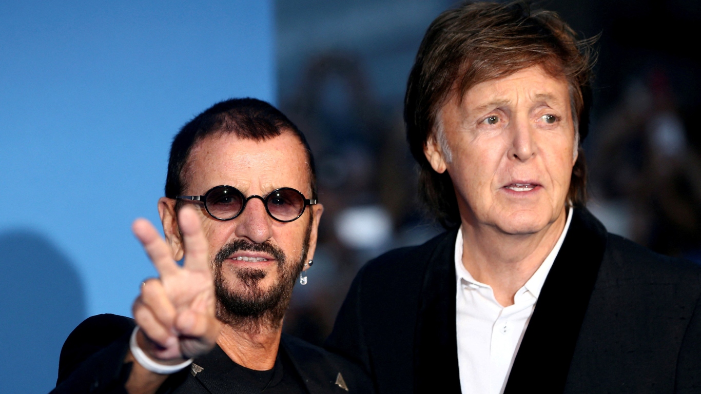 Ringo Starr reveló que los Beatles grabaron varios discos gracias a Paul McCartney: “Era un adicto al trabajo” | TN