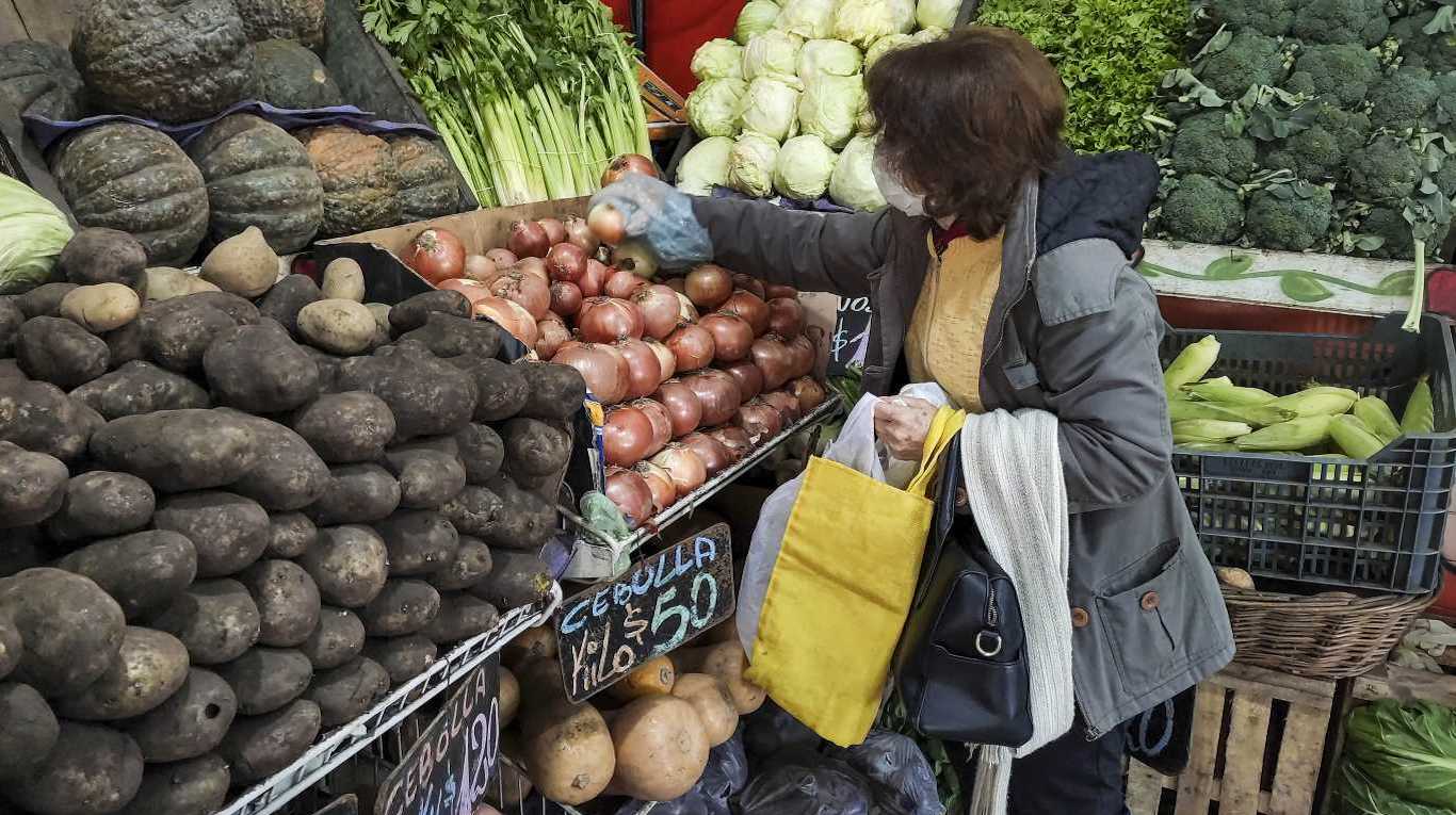 Las verduras fueron una de las que permitieron que alimentos marcara la menor suba desde julio de 2020. (Foto: Damián Dopacio/NA).