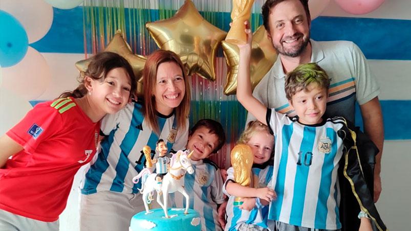 Una nena festejó su cumpleaños y sorprendió con un detalle en su torta de  Lionel Messi | TN
