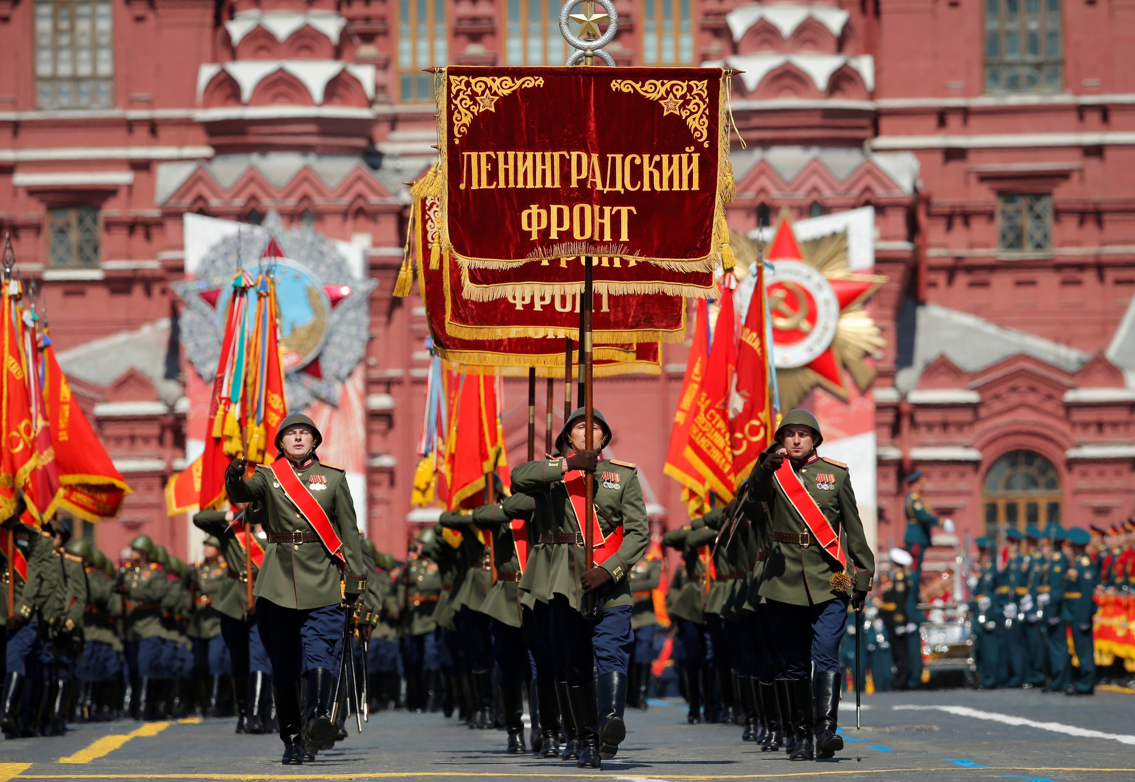 El Kremlin niega que haya ordenado retirar el cofre de Louis Vuitton de la  Plaza Roja - 27.11.2013, Sputnik Mundo