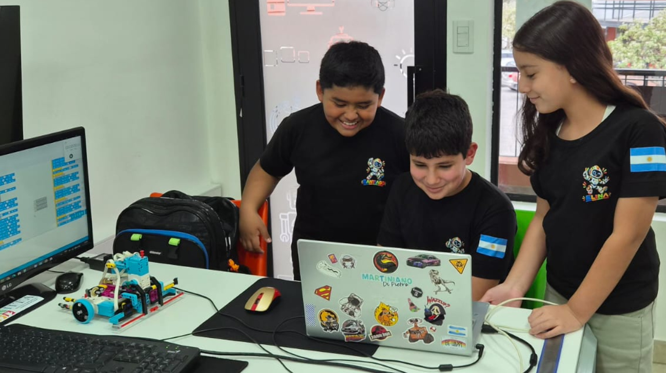 Tres chicos de Salta ganaron un campeonato de robótica y viajarán al Mundial