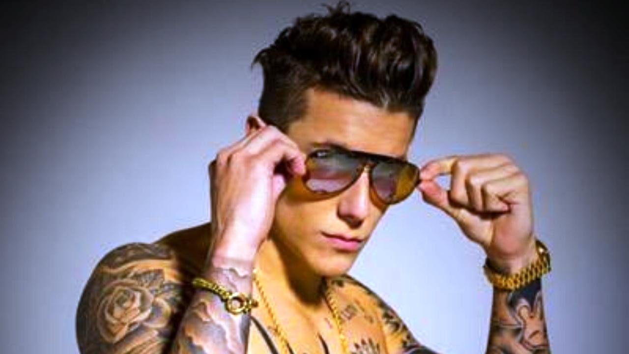 Desnudo y con el corazón en la mano, el polémico mensaje de Alexander Caniggia por el Día de la Mujer