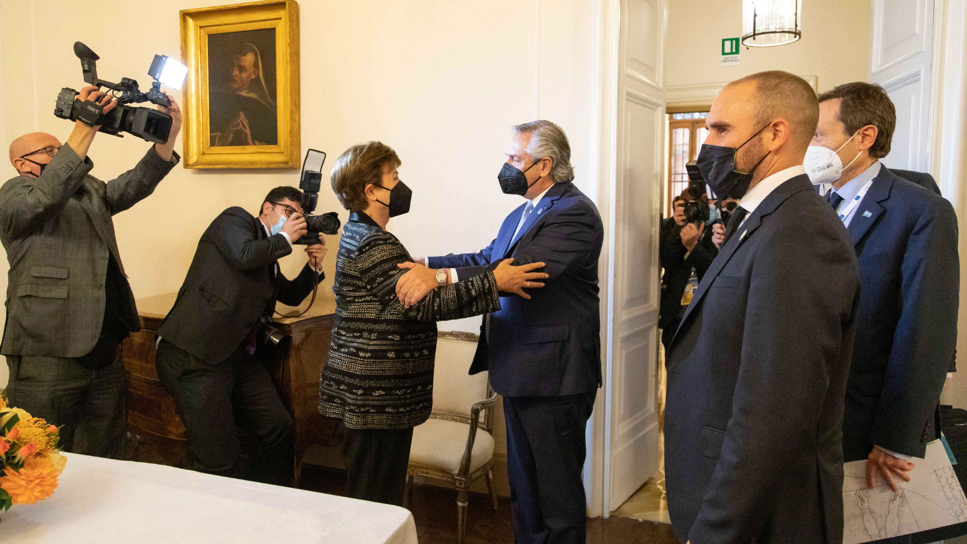 El presidente Alberto Fernández y la jefa del FMI, Kristalina Georgieva, se reunieron nuevamente en Roma. (Foto: Twitter/@KGeorgieva)