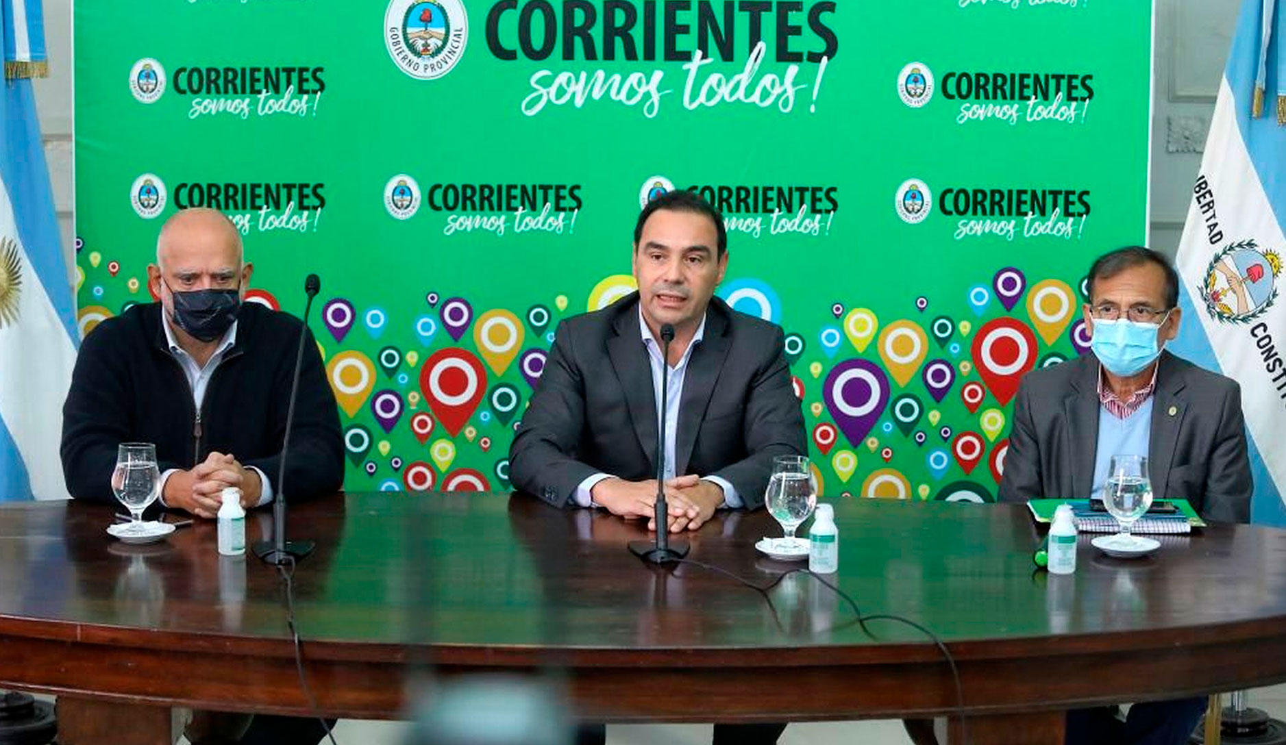 El gobernador de Corrientes Gustavo Valdés, en conferencia de prensa tras el ataque al diputado Arias. (Foto: Télam)