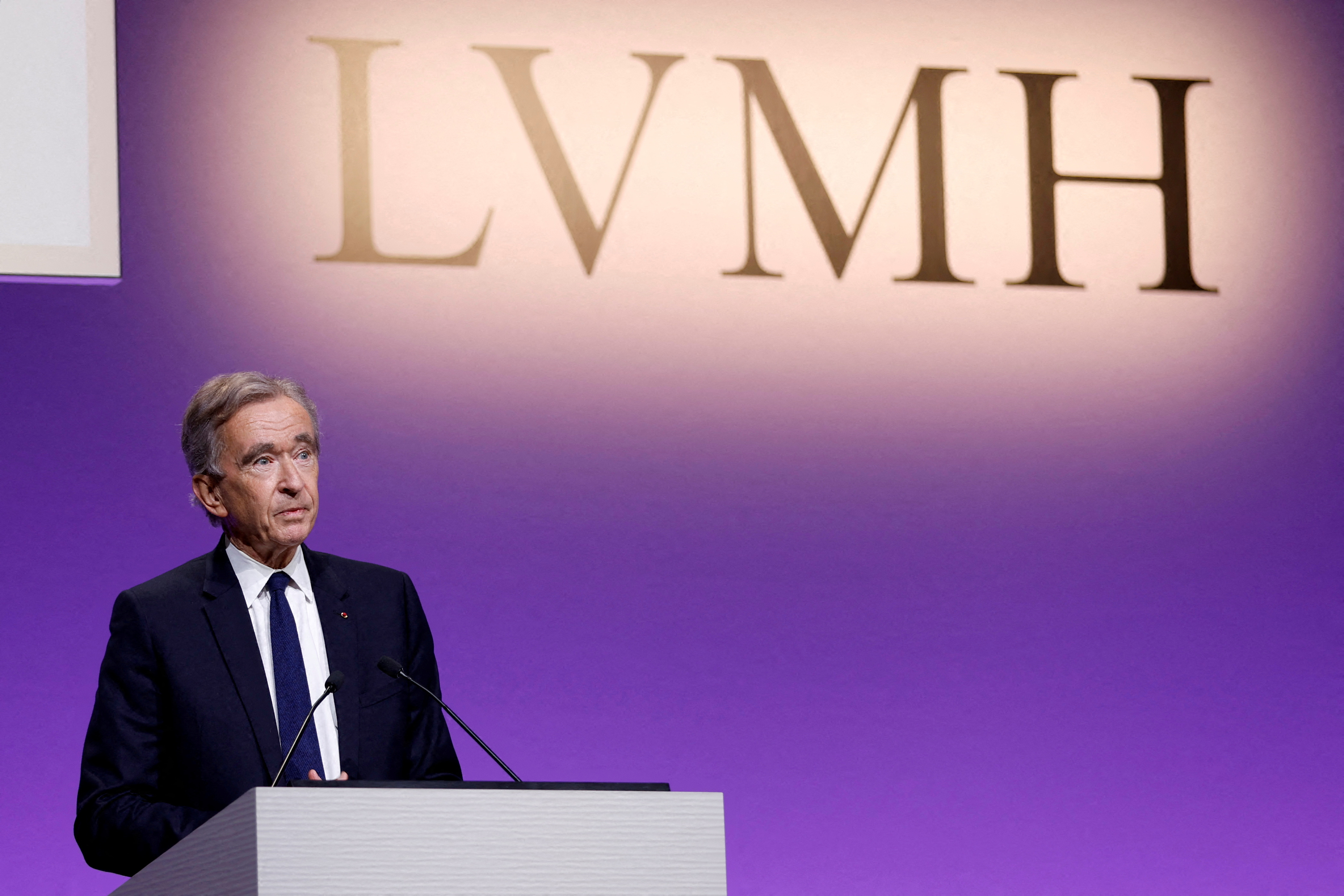 Grupo francês dono da Louis Vuitton bate recorde de vendas em 2023