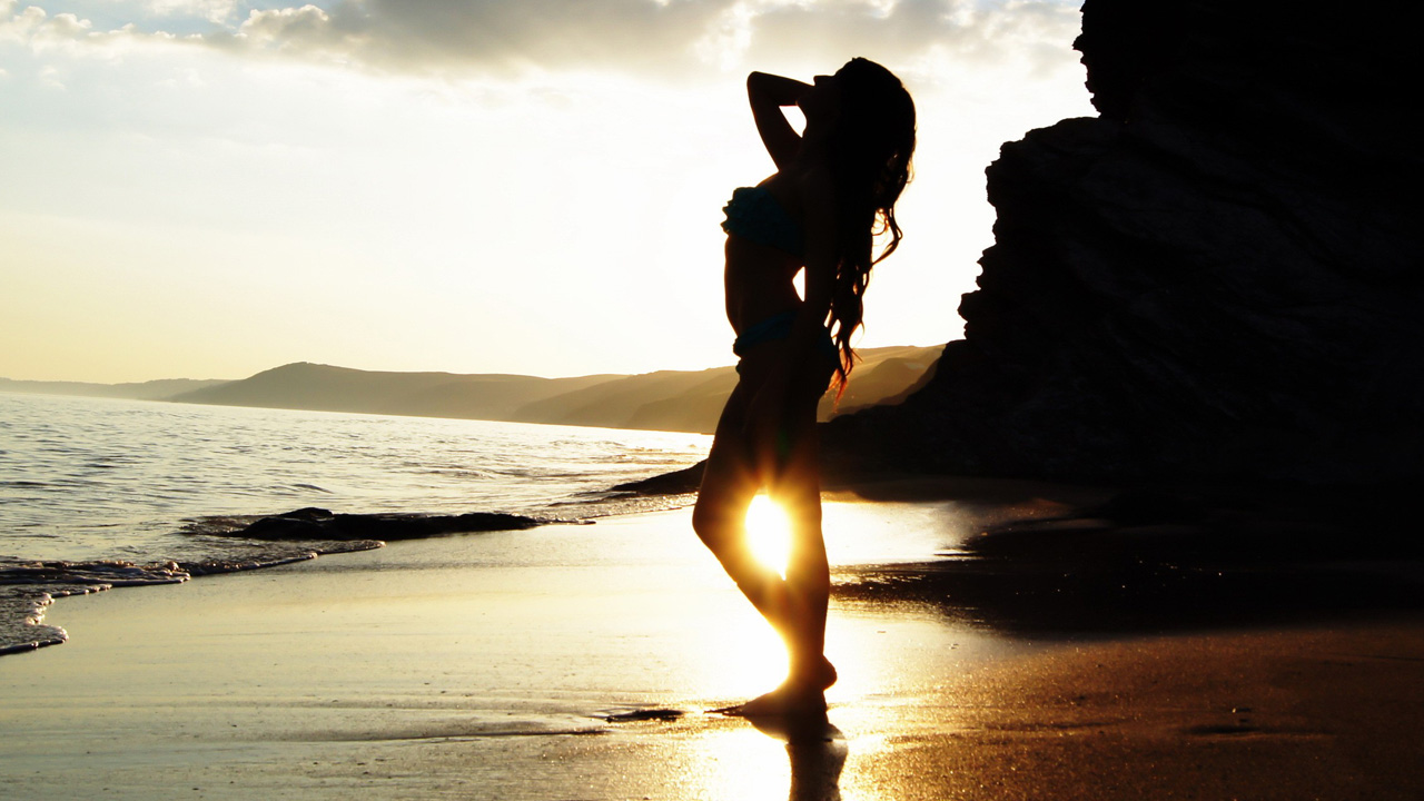 Una diosa que pasó por Showmatch se paseó por las playas de Pinamar con transparencias