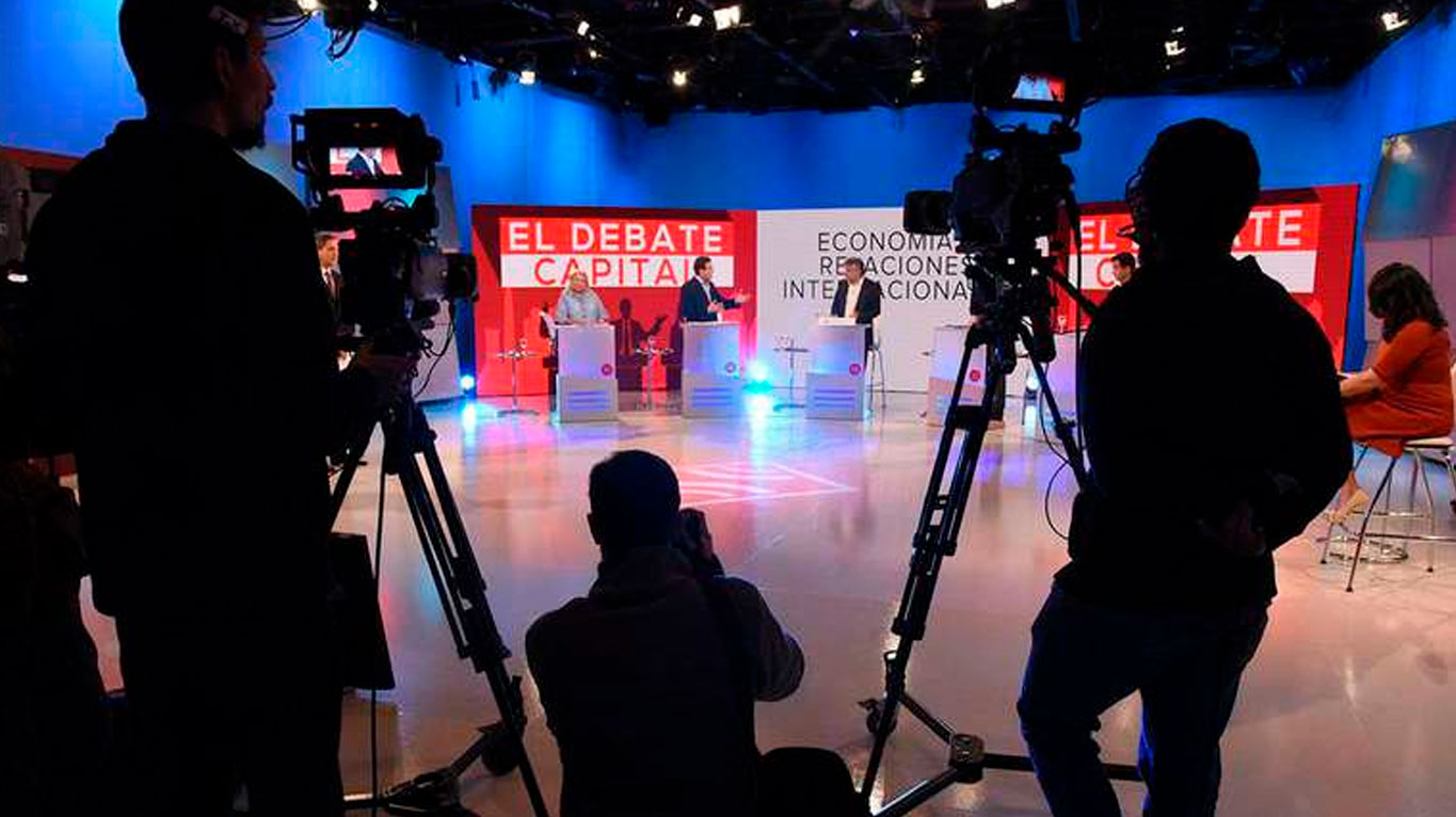 El debate capital de 2013 que tuvo como protagonista a Elisa Carrió, Daniel Filmus y Martín Lousteau, en A Dos Voces. (Foto: TN)